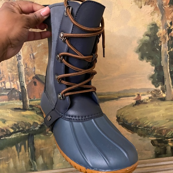 Charming Lady Duck Boots - Picture 2 of 4